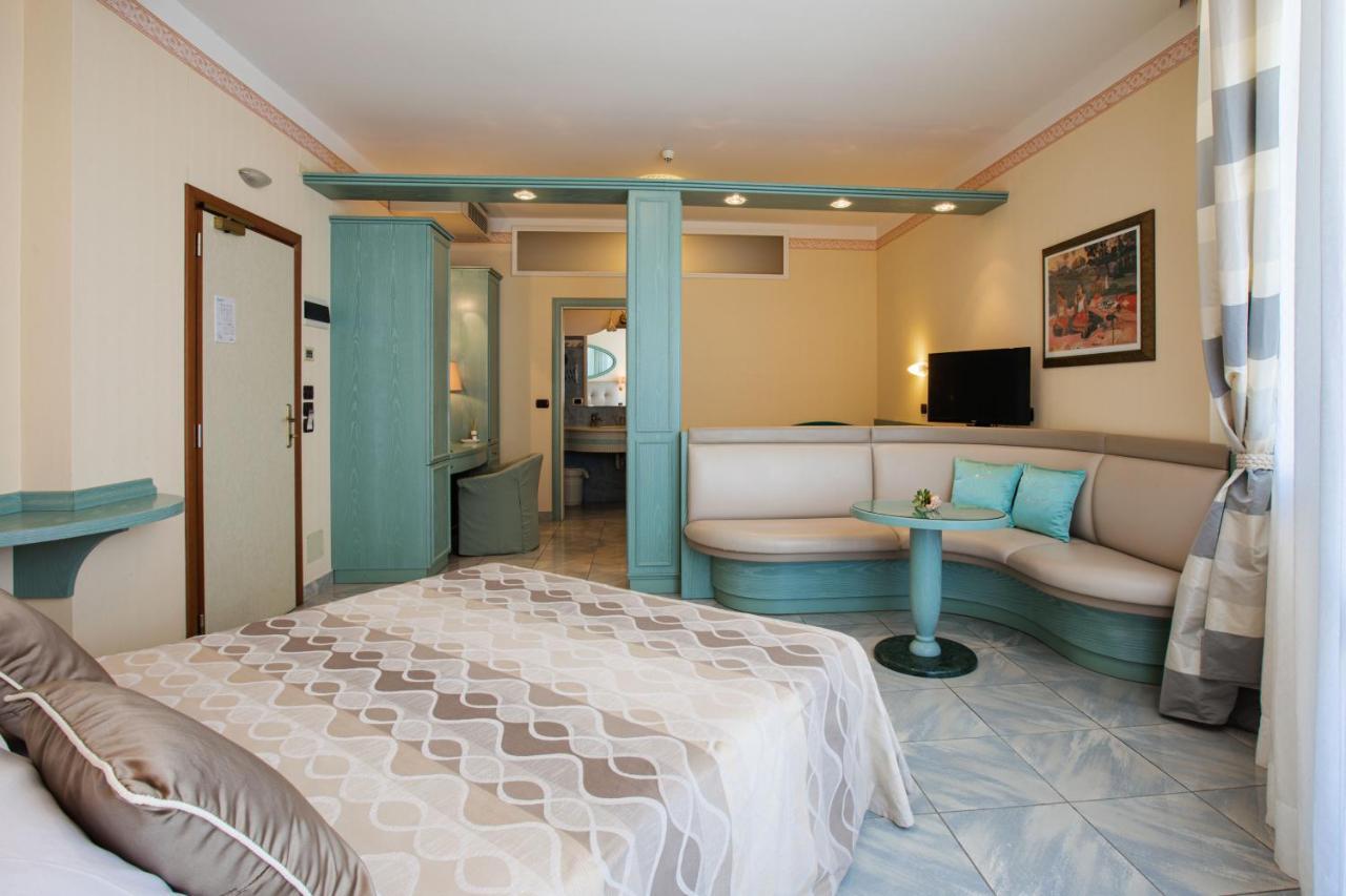 Hotel Excelsior Cesenatico Zimmer foto