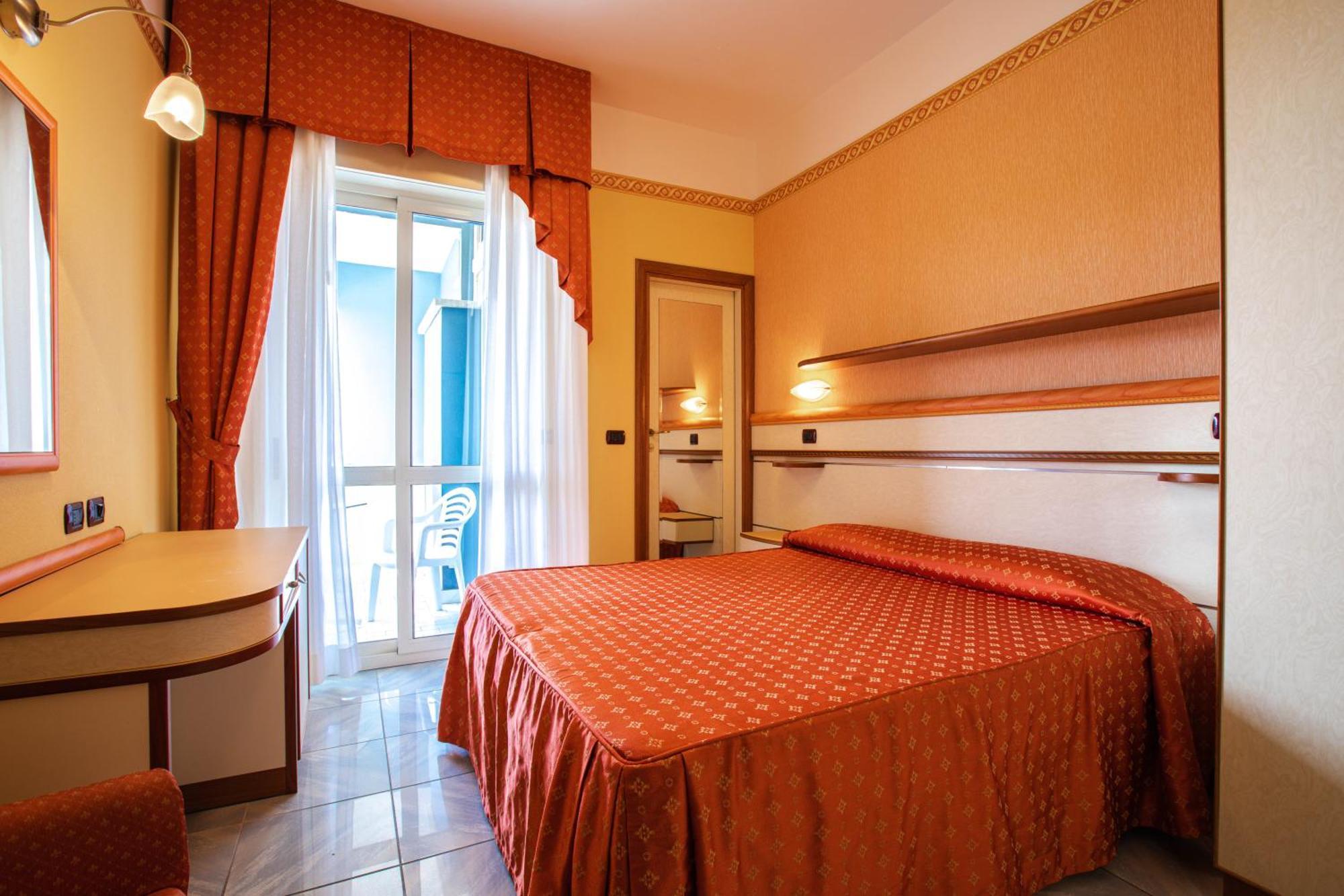 Hotel Excelsior Cesenatico Zimmer foto